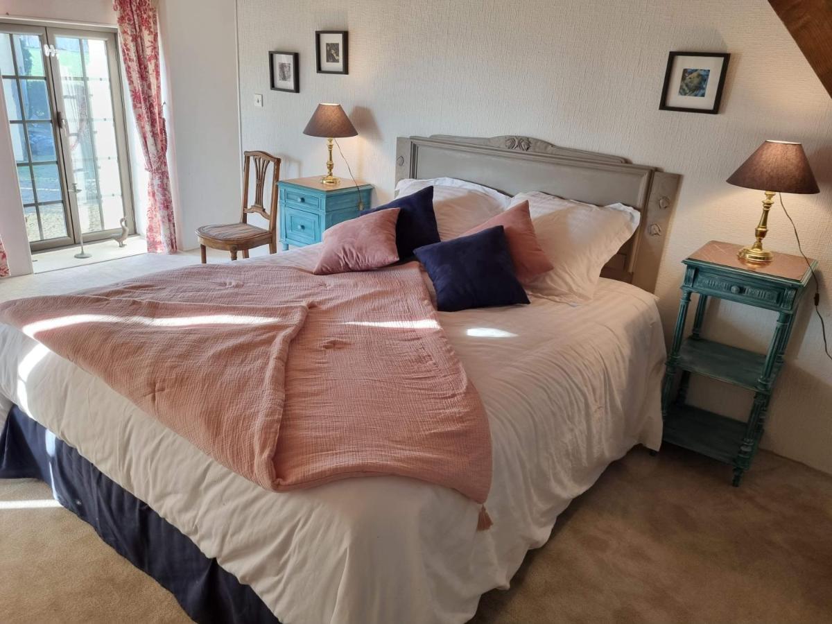 Les Berges De La Planchette Bed & Breakfast Yvignac-la-Tour Room photo