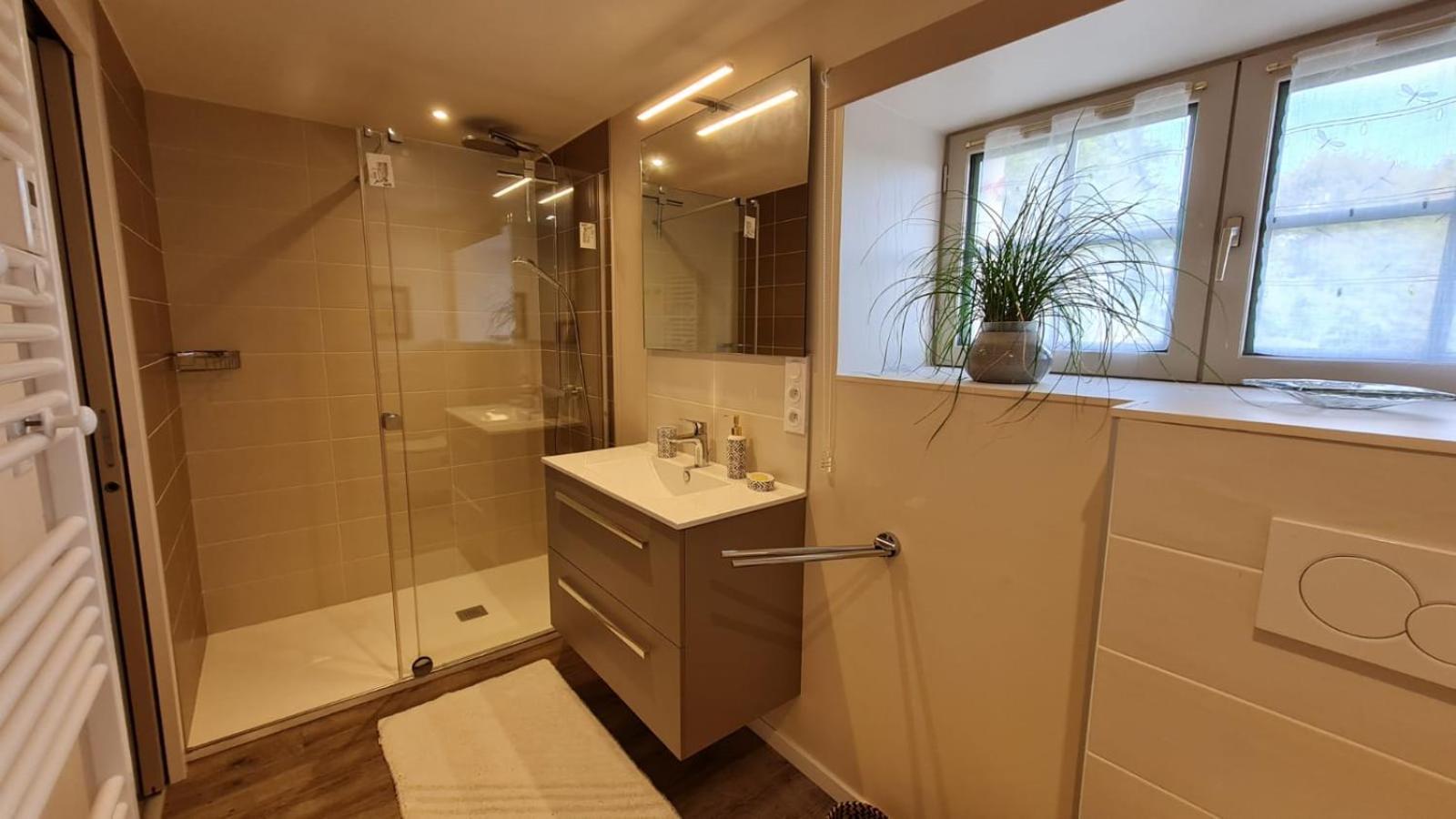 Les Berges De La Planchette Bed & Breakfast Yvignac-la-Tour Room photo