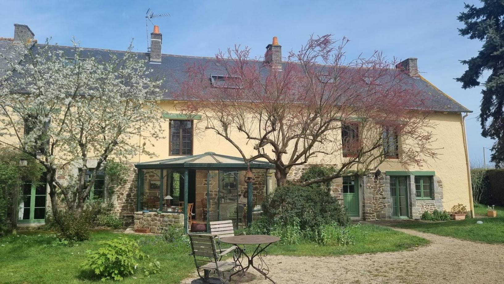 Les Berges De La Planchette Bed & Breakfast Yvignac-la-Tour Exterior photo